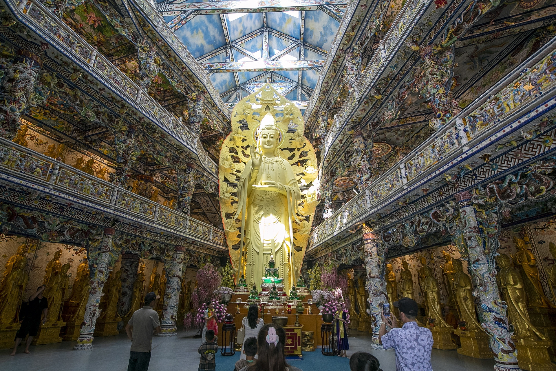 Tượng Phật hoa bất tử